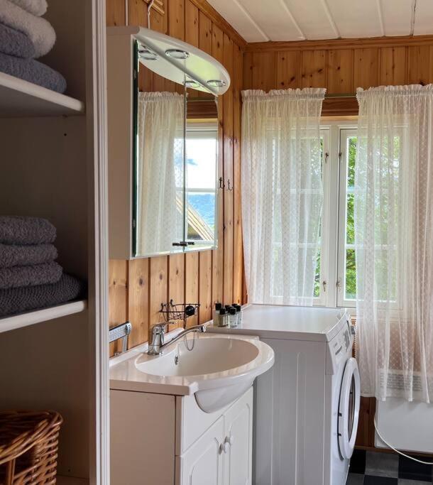 « Sofly Cottage », Le Charme Pur Noresund Exteriör bild